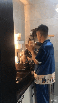 苏月瑾 “买了个壁虎，为啥越长越大了...”哈哈