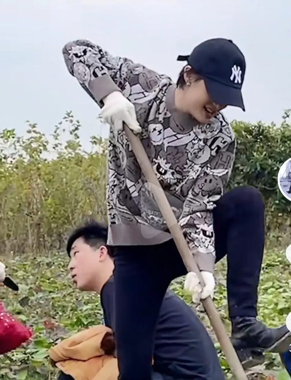 孙俪|霸气十足的“娘娘”孙俪,日常穿搭很接地气!轻松舒适地挖红薯