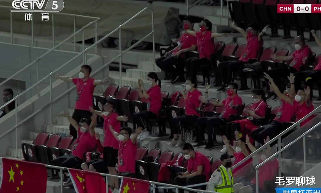 武磊|武磊8分钟连造两球立大功，国足2-0菲律宾，世预赛出线形势好转