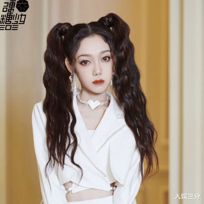 短发|硬糖少女双马尾造型：全员风格又甜又飒，只有张艺凡心机搞特殊！