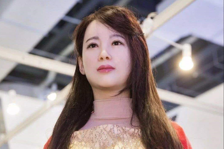 机器人|中国成功研制美女机器人，五官精致功能完善，未来会取代人类吗？