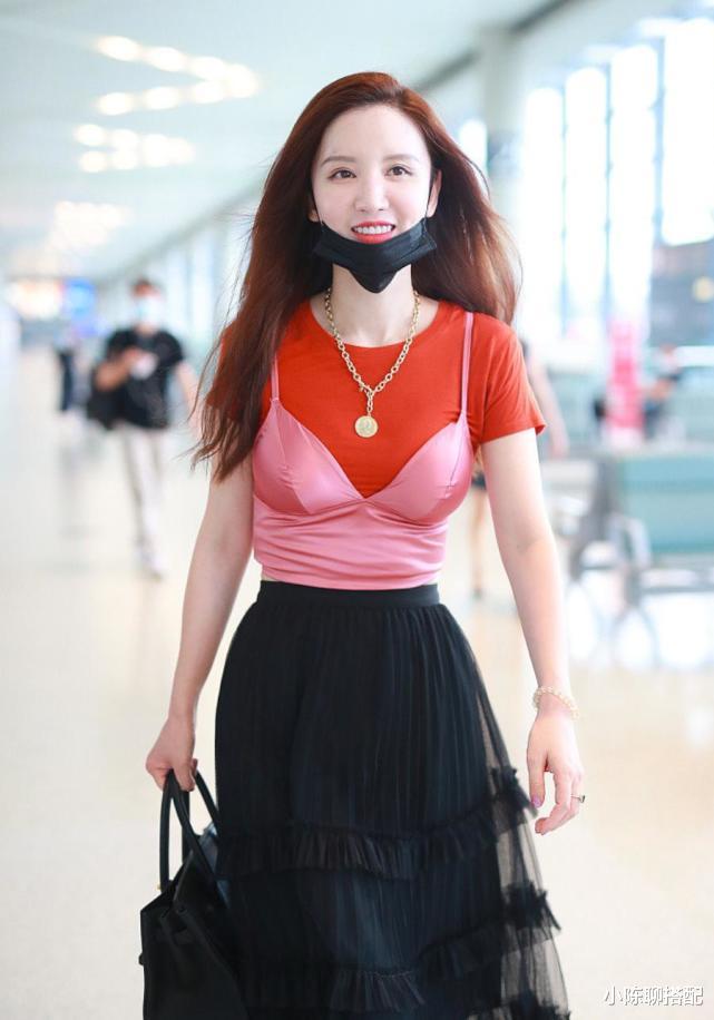 小陈聊搭配|T恤穿不好别怪版型,先解决5个穿搭难点,时髦又百搭