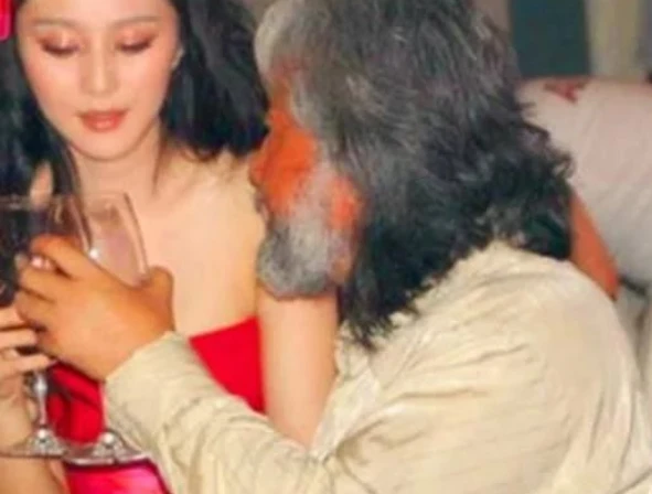 张纪中|疑张纪中交易名单曝光,众女星在列,员工称撞到其与范冰冰现场