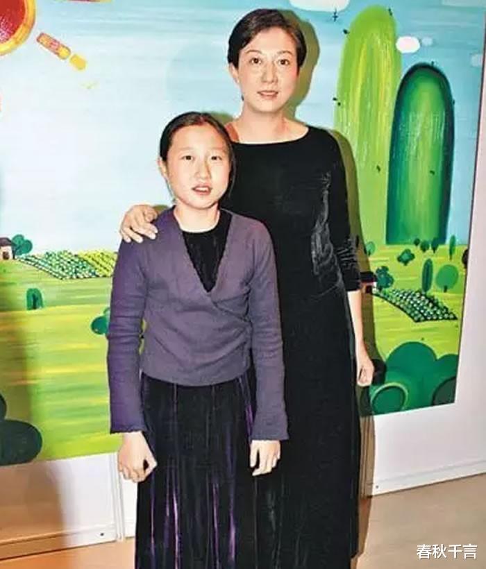 成龙|成龙女儿吴卓林：父亲拒认，母亲虐待，现实版“被嫌弃的一生”