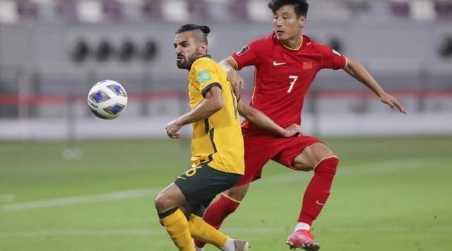 明明很棒|蒋光太=冯潇霆？国足后防核心凌晨一失误太业余，与冯潇霆神似