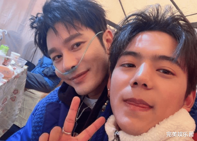 宋祖儿|172华晨宇跟174谢霆锋同框，身高差太显眼，网友：谎报的站出来