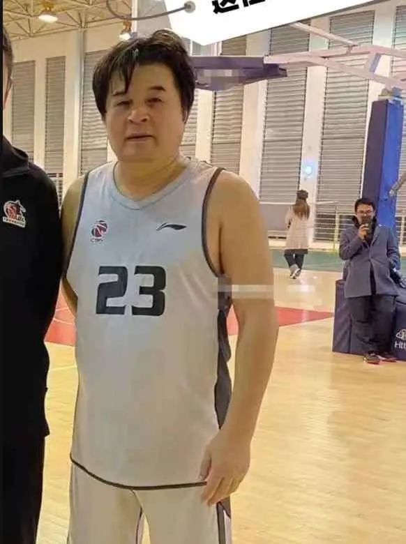 毕福剑|“毕老爷”强势回归！对赵本山弟子出手阔绰，出手就是2沓钞票