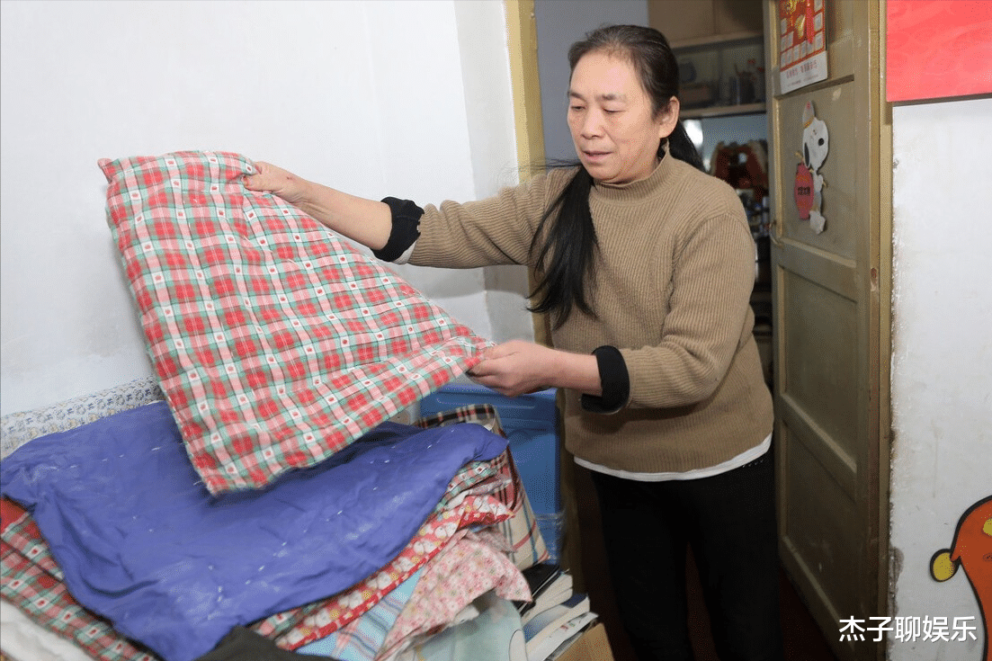 两个女人 55岁保姆拒婚68岁大学教授，得知原因后，网友：这才是人间清醒