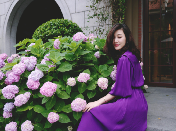 潜规则|她因拒绝潜规则被“雪藏”，和老公打工还债，如今41岁活成这样！