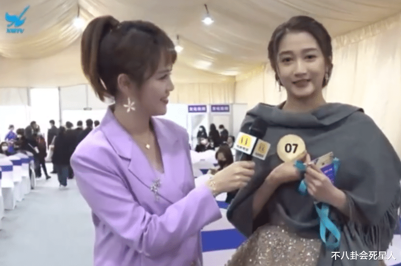 李易峰|金鸡奖后台更有趣！李易峰加谢霆锋好友乐开花，张小斐被路人叫妈