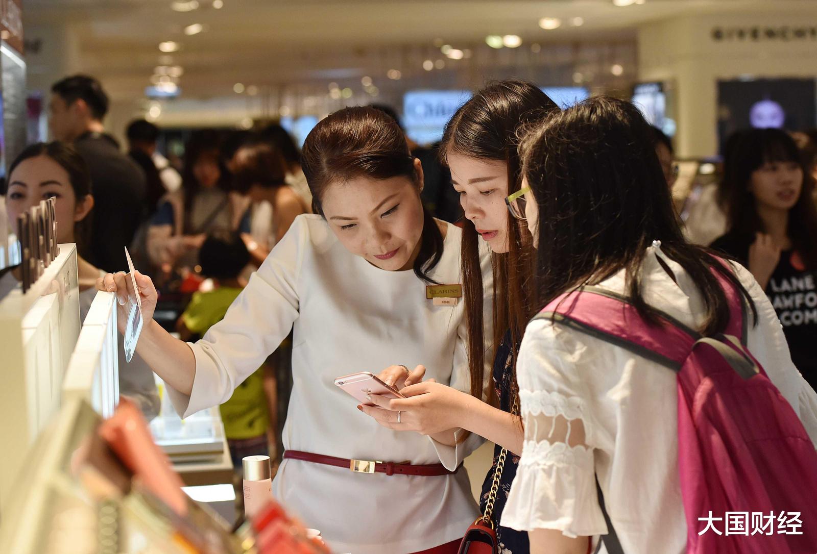 代购|奢侈品市场的套路，让国内消费者被“割韭菜”