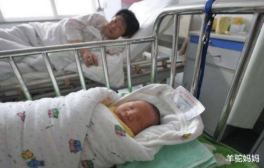 怀孕|同龄闺蜜，一个25岁生娃一个35岁生娃，10年后再见互相认不出