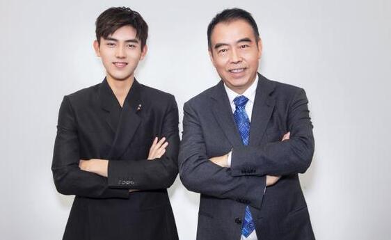 陈凯歌|张艺谋妻子晒全家福，网友问怎么没有陈飞宇？让陈凯歌情何以堪？