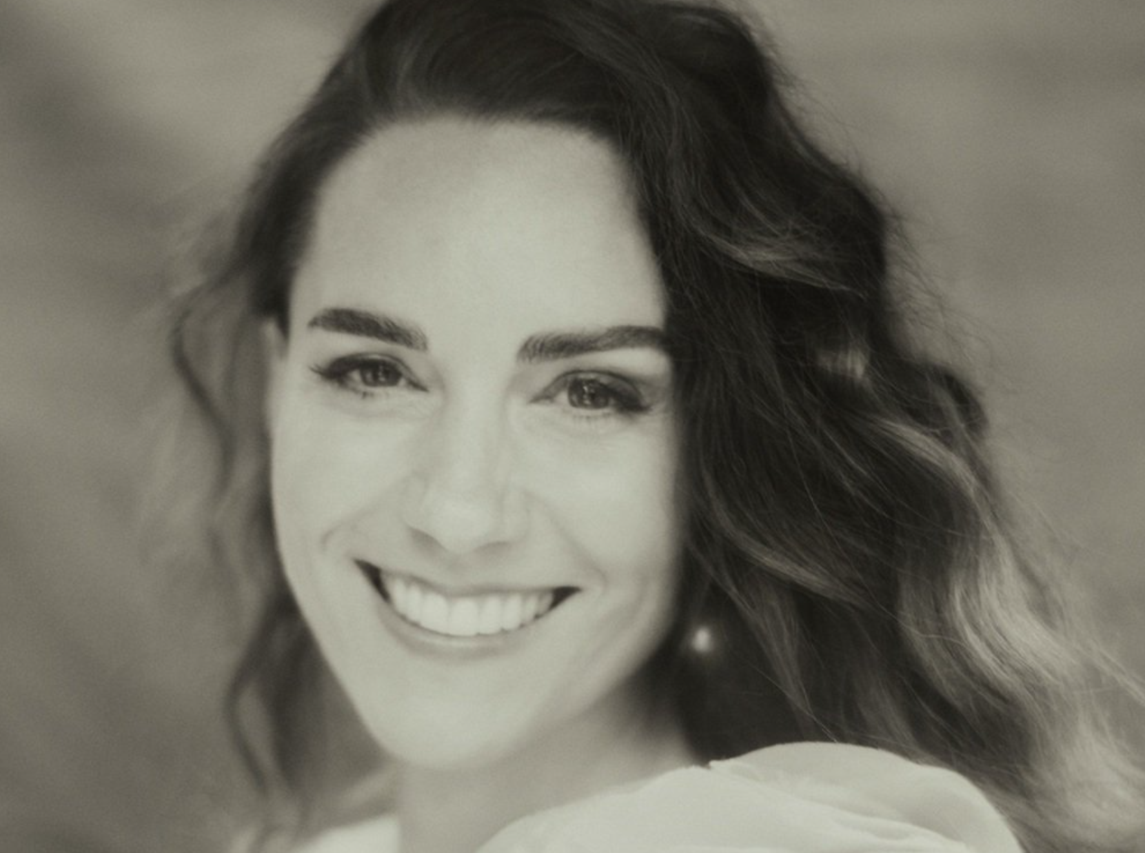 凯特王妃|40岁生日不再忍！凯特发布3张超美新照，风头完全压梅根