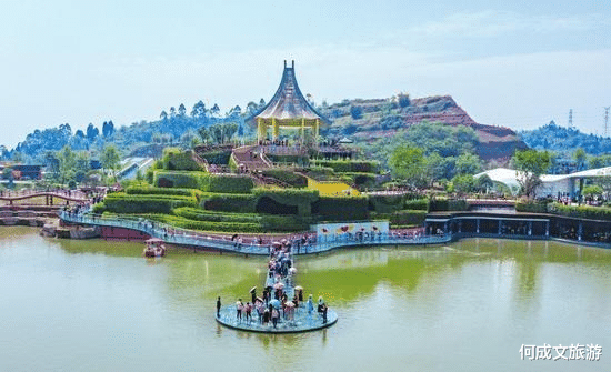 何成文旅游 四川一博览园太“会玩”，花80万修建“透明厕所”，游客：好尴尬