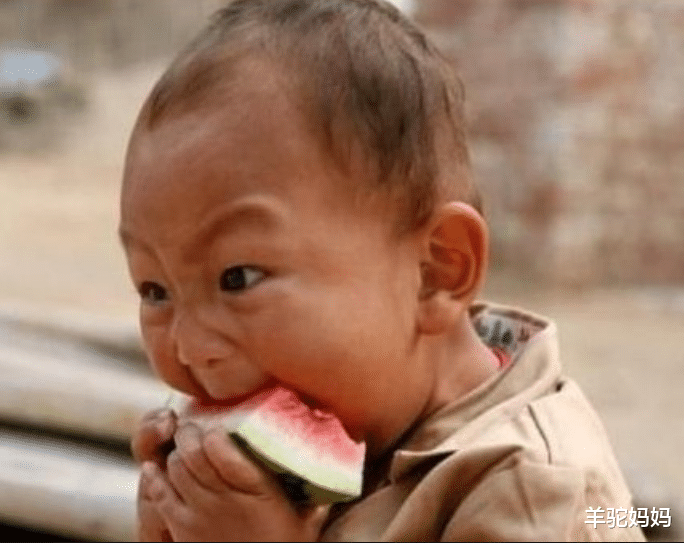 水果|夏天这3种水果孩子再馋也别给吃，易让娃过敏和患脑炎，父母注意
