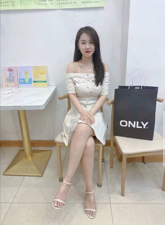 27君|一字肩连衣裙，做夏日里的雅致小女人！