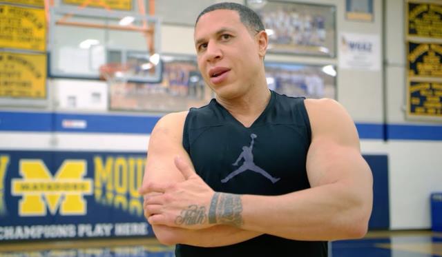 國王隊(duì)|太自律！昔日國王巨星更壯了，43歲練出麒麟臂，姚明卻嚴(yán)重發(fā)福