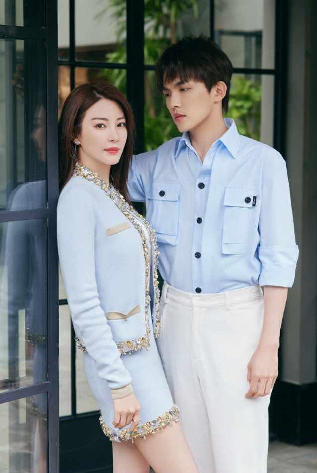 猫姐穿搭经|恋爱的张雨绮连穿衣风格都变了,穿套裙和鲜肉男友同框,太甜美