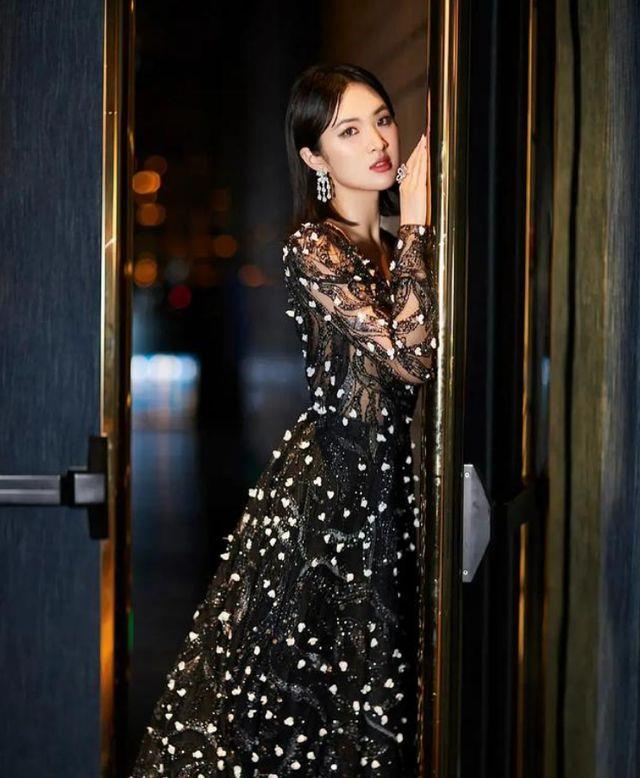 袁姗姗|明星八卦：关晓彤，吴磊，袁姗姗，姚安娜，周冬雨，戚薇