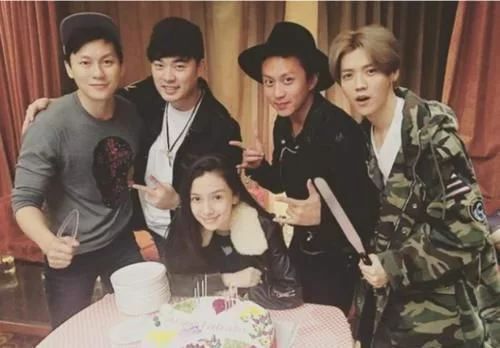 奔跑吧兄弟|李晨住四合院，Baby住别墅，邓超住小区，跑男只有他还在租房住