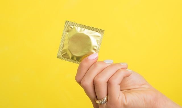 杨双双|一年消耗100亿只安全套，消耗量大的背后，女性成为“主力军”？