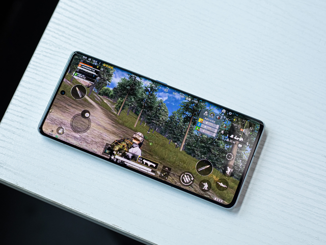 Linux|作为普通消费者，在不追新的情况下，iQOO 8 Pro适合入手吗？