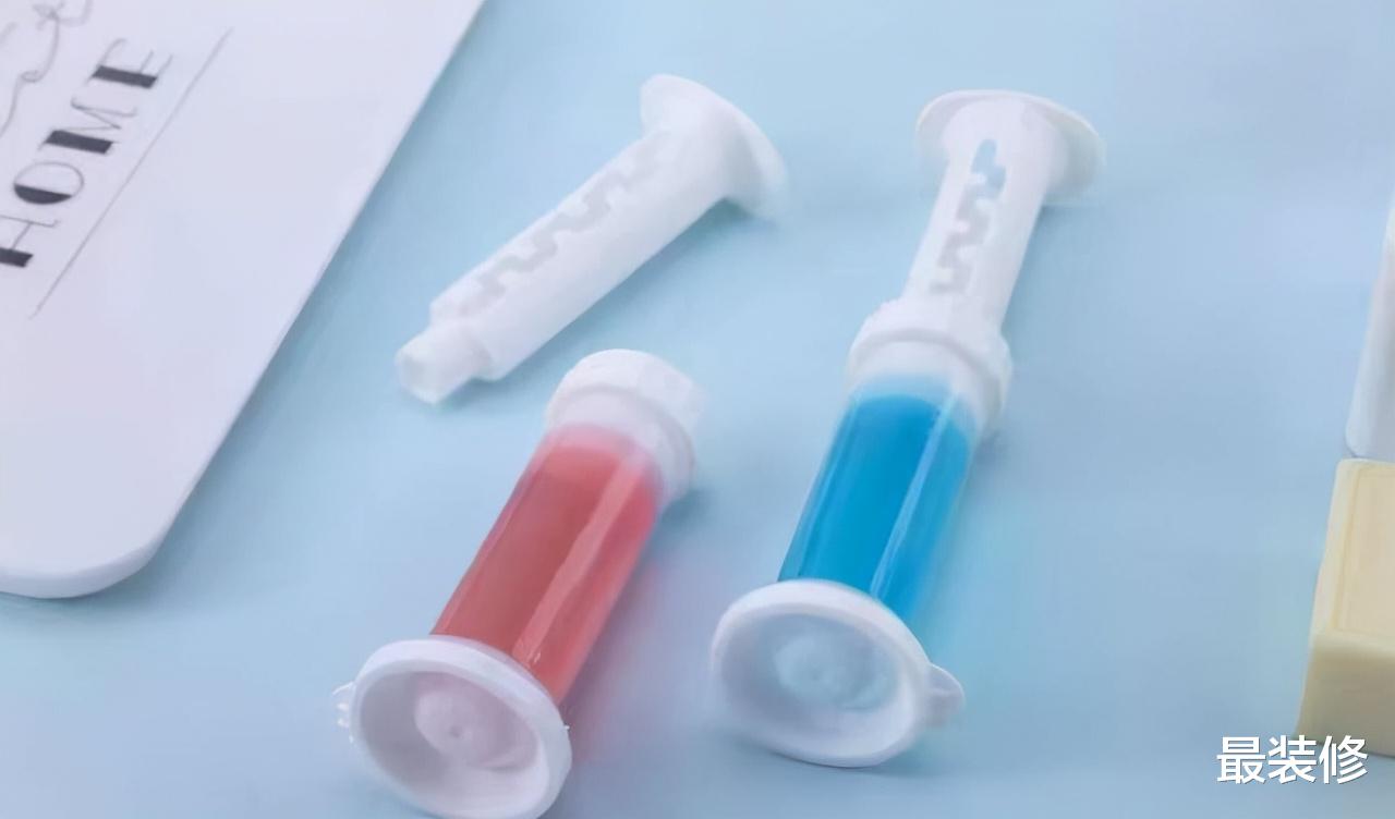 马桶里一圈黄色污垢怎么去除？保洁阿姨教你这么做，干净没异味！