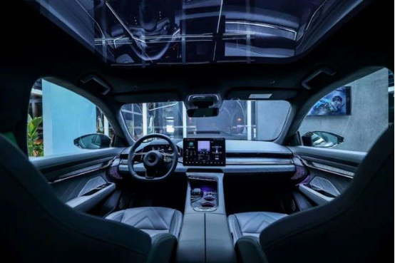 身份证 极氪:用力太猛,闪着“腰”了