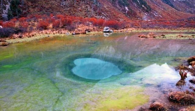 九寨沟 一处位于黄龙景区和九寨沟景区后山部分的美丽景区，原始又安详