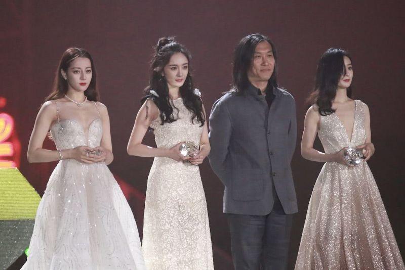 赵丽颖|张小斐这件高定赵丽颖也穿过，说她是杨幂赵丽颖最大威胁我看未必