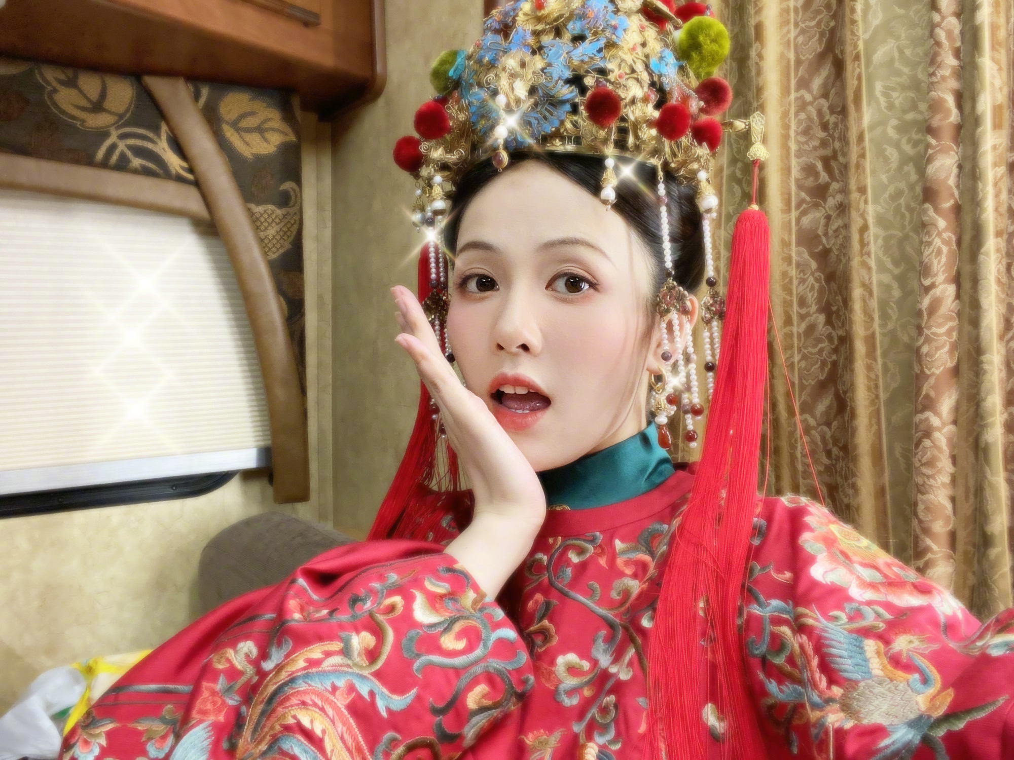 白梦妍|白鹿晒《玉楼春》大婚造型，古典婚服太美了