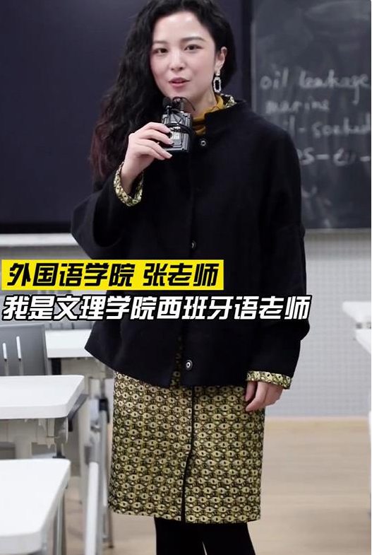 邓丽君|成都女老师靠颜值走红，神似明星“邓丽君”，网友笑称：娶她为妻