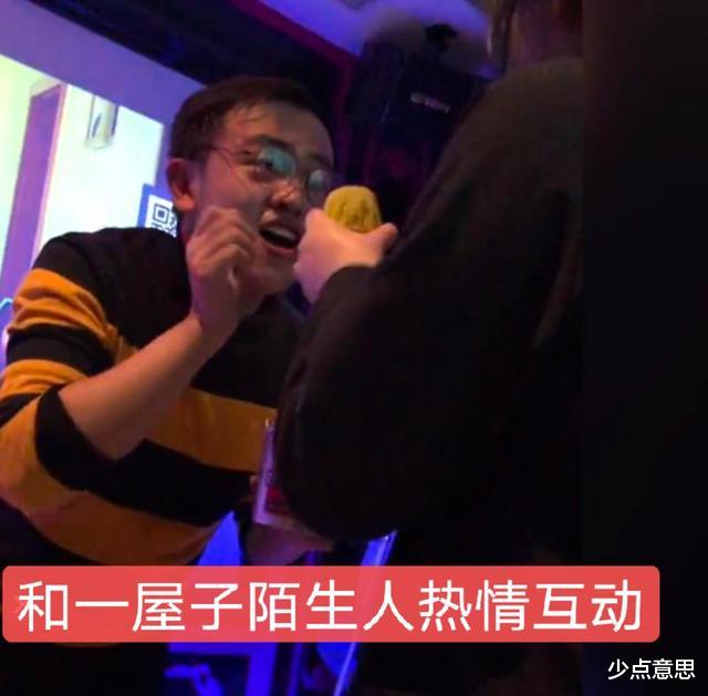 郑州:男子KTV走错房间,大咧咧唱歌喝酒还吃了别人剩下的半碗粉