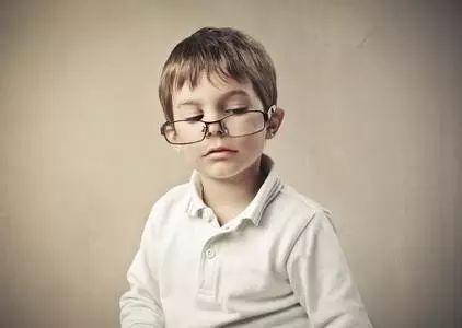 睡眠|近视的警戒线是多少？你绝对想不到