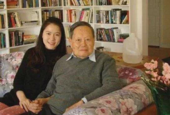 杨振宁|99岁杨振宁和45岁娇妻婚姻生活曝光，翁帆曝丈夫喜好让自己心惊胆战