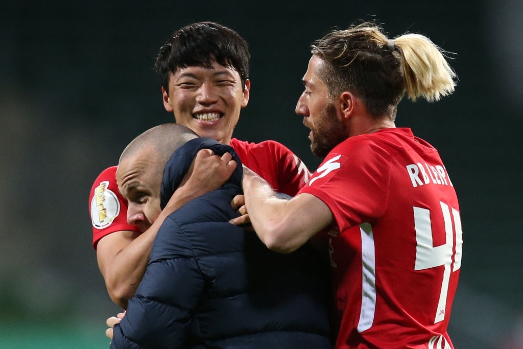 韩国队|2-1！121分钟助攻绝杀！韩国25岁球星爆发，加时赛独造2球晋级