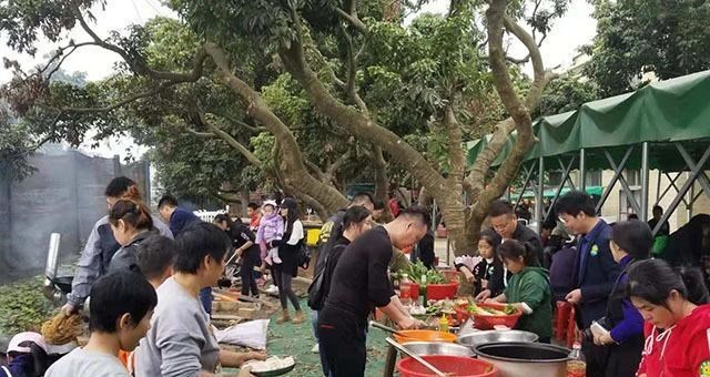 脑部奤聊 曾经城里人“抢着去”，今却被抛弃！又一行迎“关店潮”，怎么了