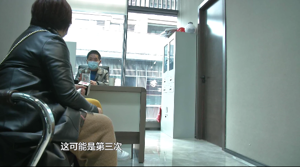 小产权房|入户门“打架” ?业主不愿意收房,开发商:你让我很为难