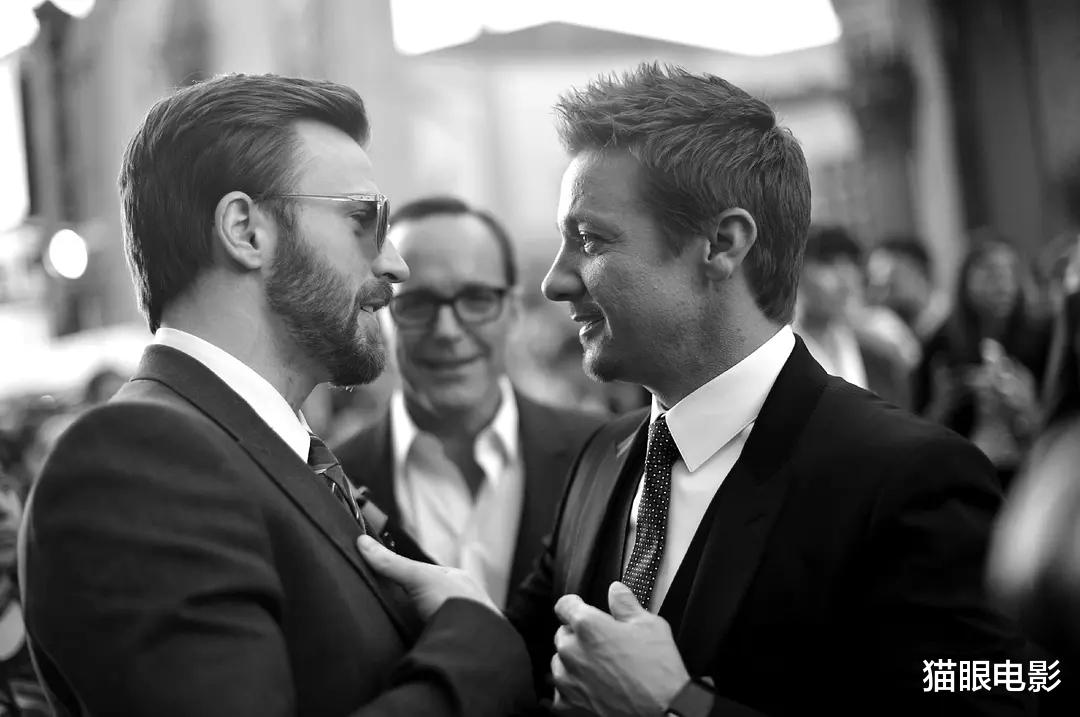 鹰眼|漫威新剧举行伦敦放映会，两位鹰眼同框，网友：两条皮克斯画的腿