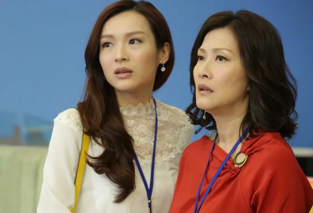 孙艺珍|香港“财神爷”娶小26岁伏明霞,婚后不改风流,与老婆闺蜜传绯闻