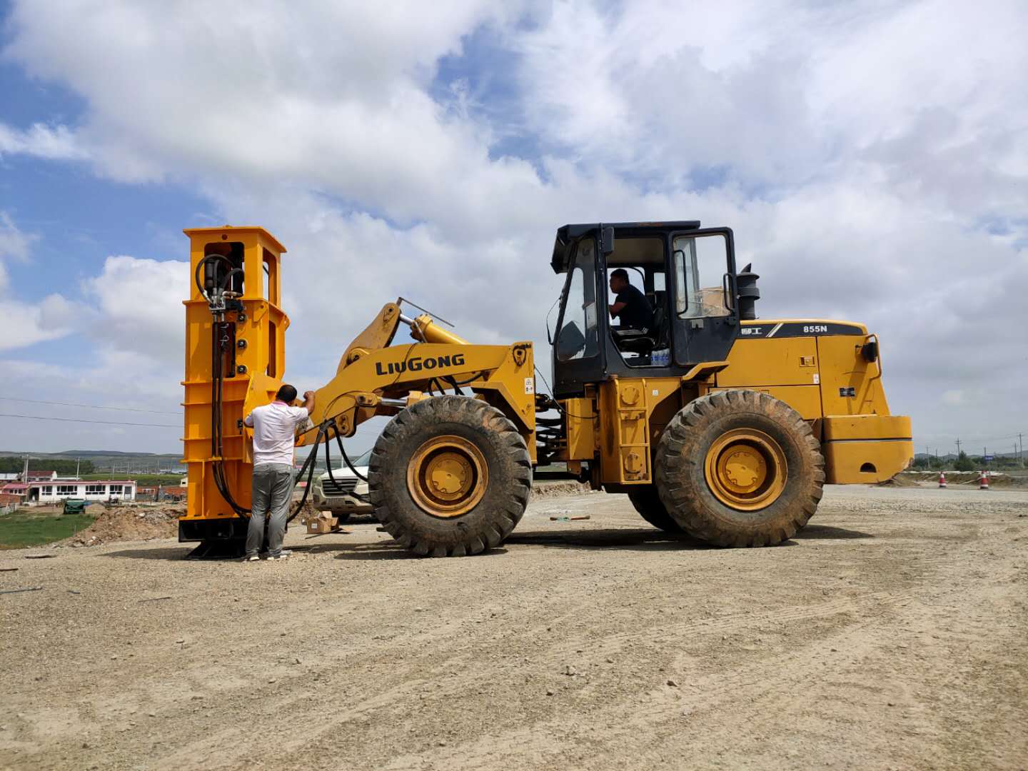 乘風(fēng)破浪哈威液壓夯 裝載機(jī)液壓夯實(shí)機(jī)的施工應(yīng)用，高速液壓夯實(shí)機(jī)與沖擊夯實(shí)機(jī)的區(qū)別
