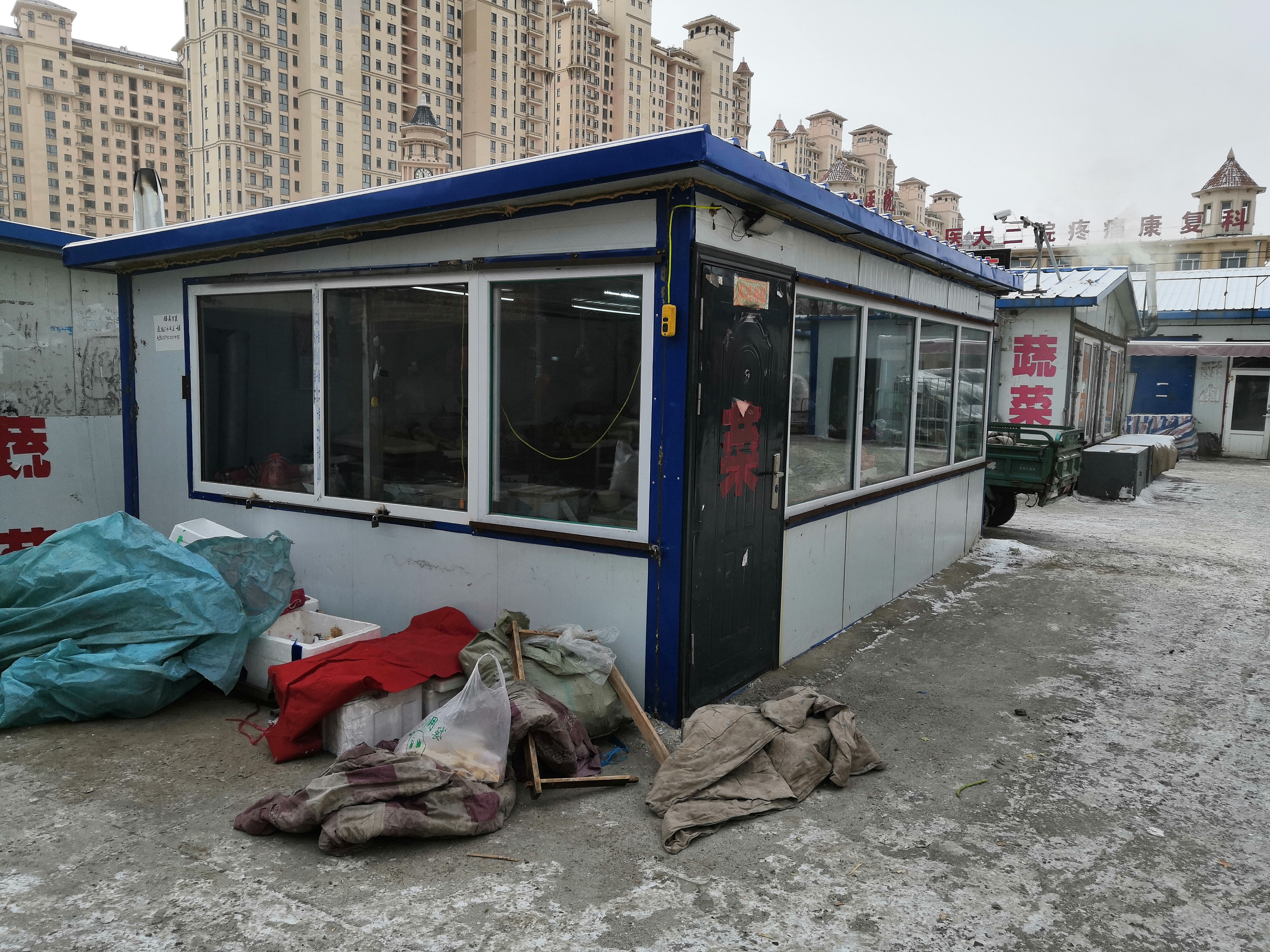 szfreeman 换上雪地胎，驰骋在鹤城的雪地上，第一站是去感受接地气的菜场