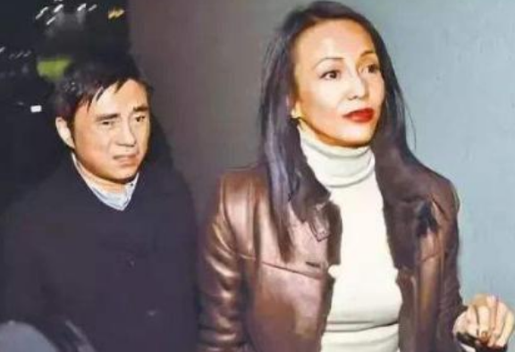 郑裕玲|包养吕方16年遭背叛，一生不婚不育嗜钱如命，今64岁身价过亿