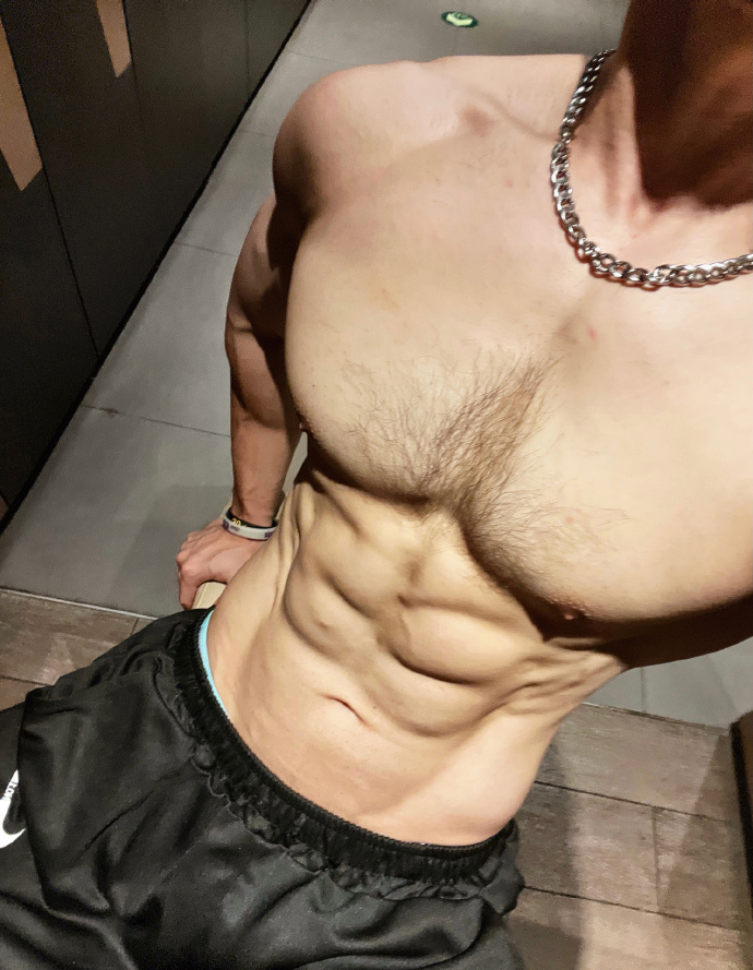 健身圈一哥|麒麟臂健壮如腿，胸肌咄咄逼人，啤酒火锅没在身上留一点痕迹！