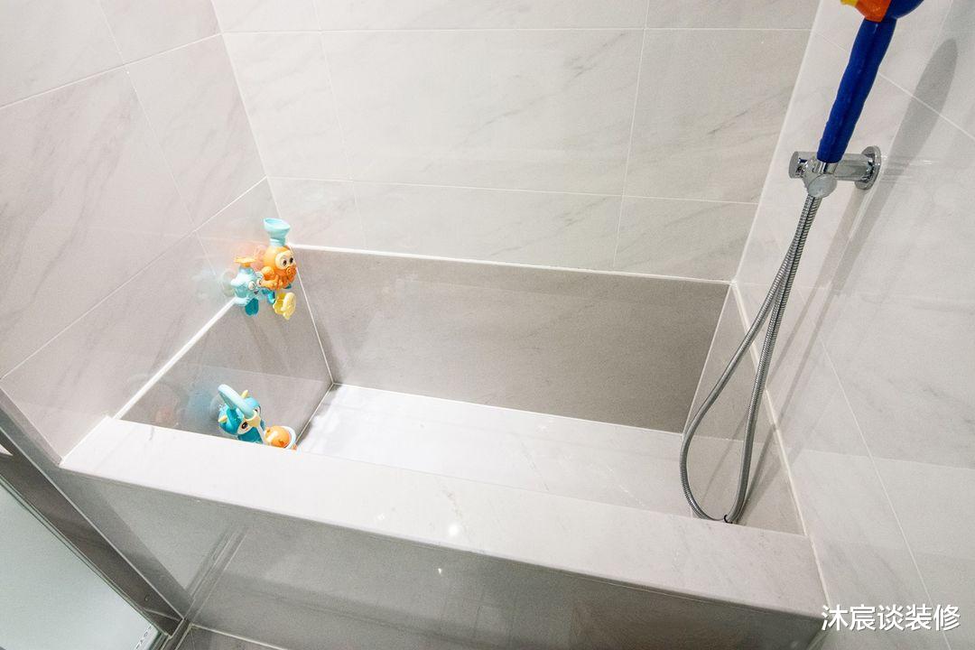 沐宸谈装修|她家的客厅不一样，用卡座取代沙发，好看又实用，真是小户型救星