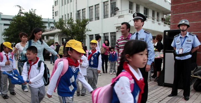 家有二宝育儿|学生排满的暑假计划上热搜，引起网友不满，试问哪个父母能做到？