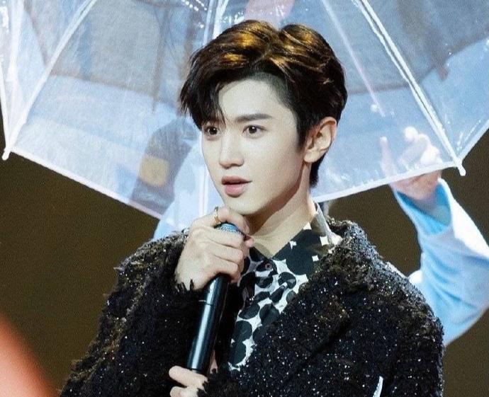 李易峰|陈哲远徐梦洁再次撞衫引热议，堪称最强售后，但却不是真的在谈