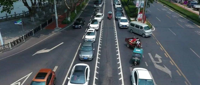 轿车|如果你连“锯齿车道”都不认识,还是先别开车,建议你学习一下