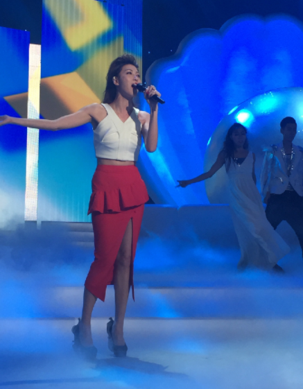 周深|李彩桦离婚一年近况曝光！生日获神秘男送两千枝玫瑰，公开回应感情状态